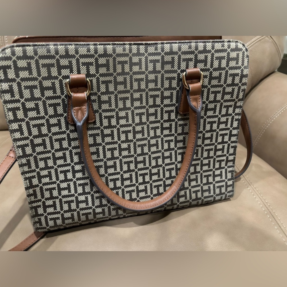 Tommy Hilfiger crossbody bag - Picture 2 of 9